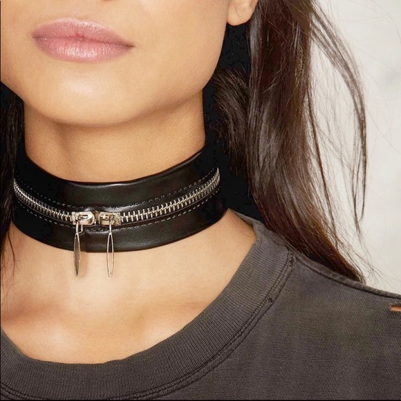 Jewelry - Faux leather & zipper choker necklace